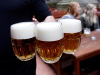 Βρετανία - Κορωνοϊός: Η κατανάλωση αλκοόλ αυξήθηκε επικίνδυνα στην πανδημία