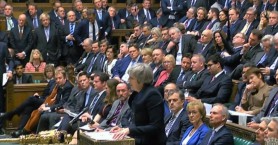 Brexit: Οι Συντηρητικοί προτρέπουν τη Μέι να αποσύρει την αυριανή ψηφοφορία