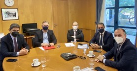 Επαφές Δημάρχου Μ. Φραγκάκη με κυβερνητικά στελέχη για την επίλυση προβλημάτων από σεισμό