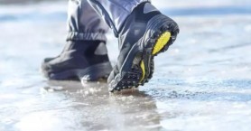 Πολικό ψύχος: Τα μυστικά για να μην γλιστράτε όταν περπατάτε στον πάγο