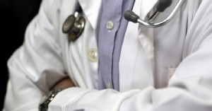 Από 1η Μαρτίου η συνταγογράφηση σε ανασφάλιστους – Μόνο από γιατρούς σε δημόσιες δομές