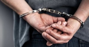 Συνελήφθη μέλος εγκληματικής οργάνωσης που είχε κάνει ληστεία σε γουναράδικο 