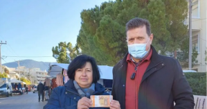Πωλήτρια λαϊκής που βρήκε 5000 ευρώ: Δεν μπορώ να κρατήσω κάτι που δεν είναι δικό μου