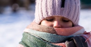 Πώς ντύνουμε σωστά το παιδί όταν κάνει κρύο