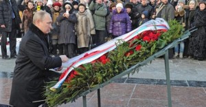 Ο Πούτιν τίμησε τη μνήμη των θυμάτων της πολιορκίας του Λένινγκραντ