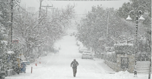 Κακοκαιρία «Ελπίς»: Το ’στρωσε στο κέντρο της Αθήνας, τα χιόνια έφτασαν μέχρι την παραλία