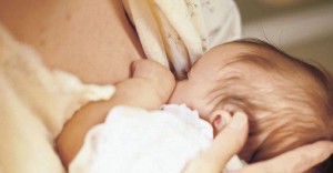 Βρετανία: Aντιδράσεις από τη σύσταση του NHS - O θηλασμός βοηθά να ανακτήσετε το σώμα σας