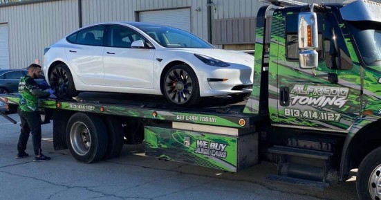 Η Tesla παρέδωσε καινούργιο Model 3 χωρίς φρένα! (βιντεο)
