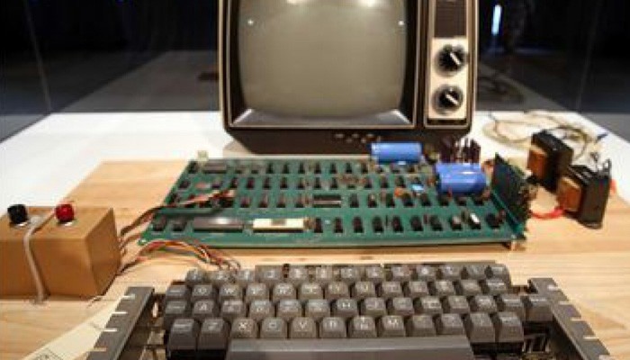 Πέταξε στα σκουπίδια υπολογιστή του 1976, αξίας 200.000 δολαρίων