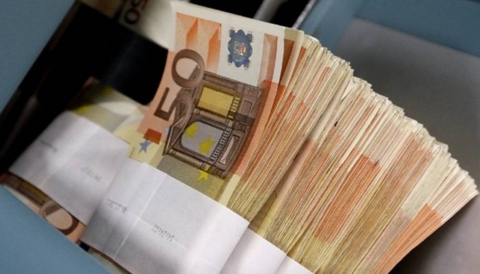 Συνεχίστηκαν οι εκροές καταθέσεων, έφυγαν 600 εκατ. ευρώ