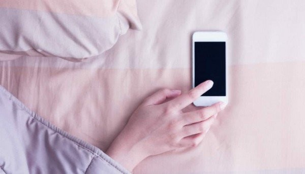 Το smartphone βλάπτει σοβαρά τον ύπνο 