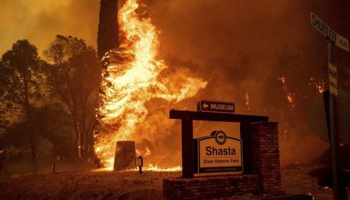 Μεγάλη πυρκαγιά στη νότια Καλιφόρνια, συνελήφθη κατά συρροή εμπρηστής