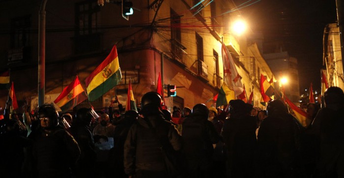 Βολιβία: Επεισόδια στη Λα Πας και στην Ελ Άλτο μετά την παραίτηση του Έβο Μοράλες