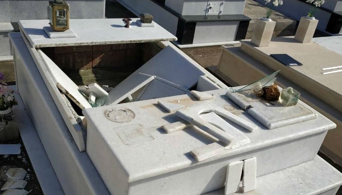 Βανδαλισμοί σε νεκροταφείο στην Κίσαμο (φωτο)