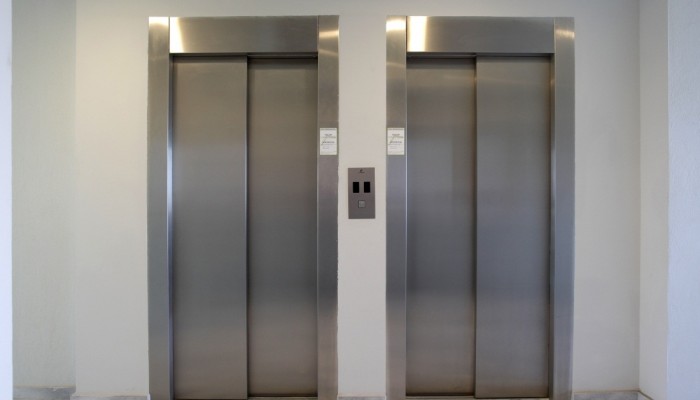 Ηράκλειο: Επιχείρηση απεγκλωβισμού από ασανσέρ