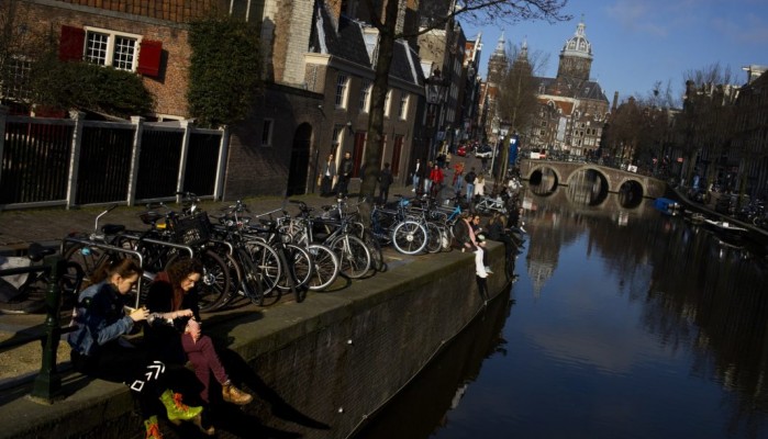 Ολλανδία: Εξαπλασιάστηκαν τα νέα κρούσματα κορωνοϊού μέσα σε μία εβδομάδα