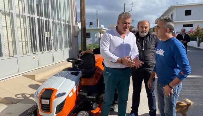Παραδόθηκε το πρώτο υπερσύγχρονο χλοοκοπτικό όχημα στον δήμο Φαιστού