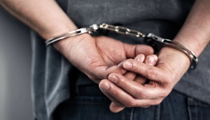 Σύλληψη ενός άντρα στο Ηράκλειο- Τον έπιασαν με ναρκωτικά στα αμάξι