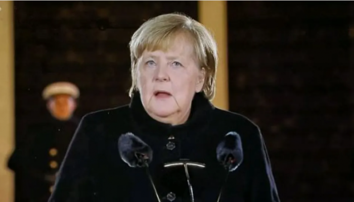 Η Γερμανία αποχαιρέτησε τη Μέρκελ με μια φαντασμαγορική τελετή στο Βερολίνο (βίντεο)
