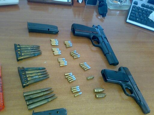 Πιστόλια και σφαίρες Καλάσνικοφ σε στάνη. Δύο συλλήψεις στην Γόρτυνα