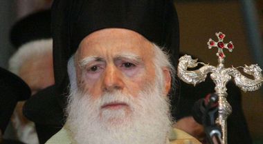Ο Αρχιεπίσκοπος Κρήτης δηλώνει on camera: “Μην φοράτε μάσκες μέσα στην εκκλησία” (βίντεο)