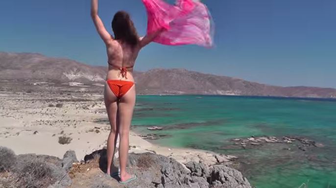 Τελικά το ζευγάρι έγινε viral – Και δεύτερο sexy βιντεάκι στη Κρήτη