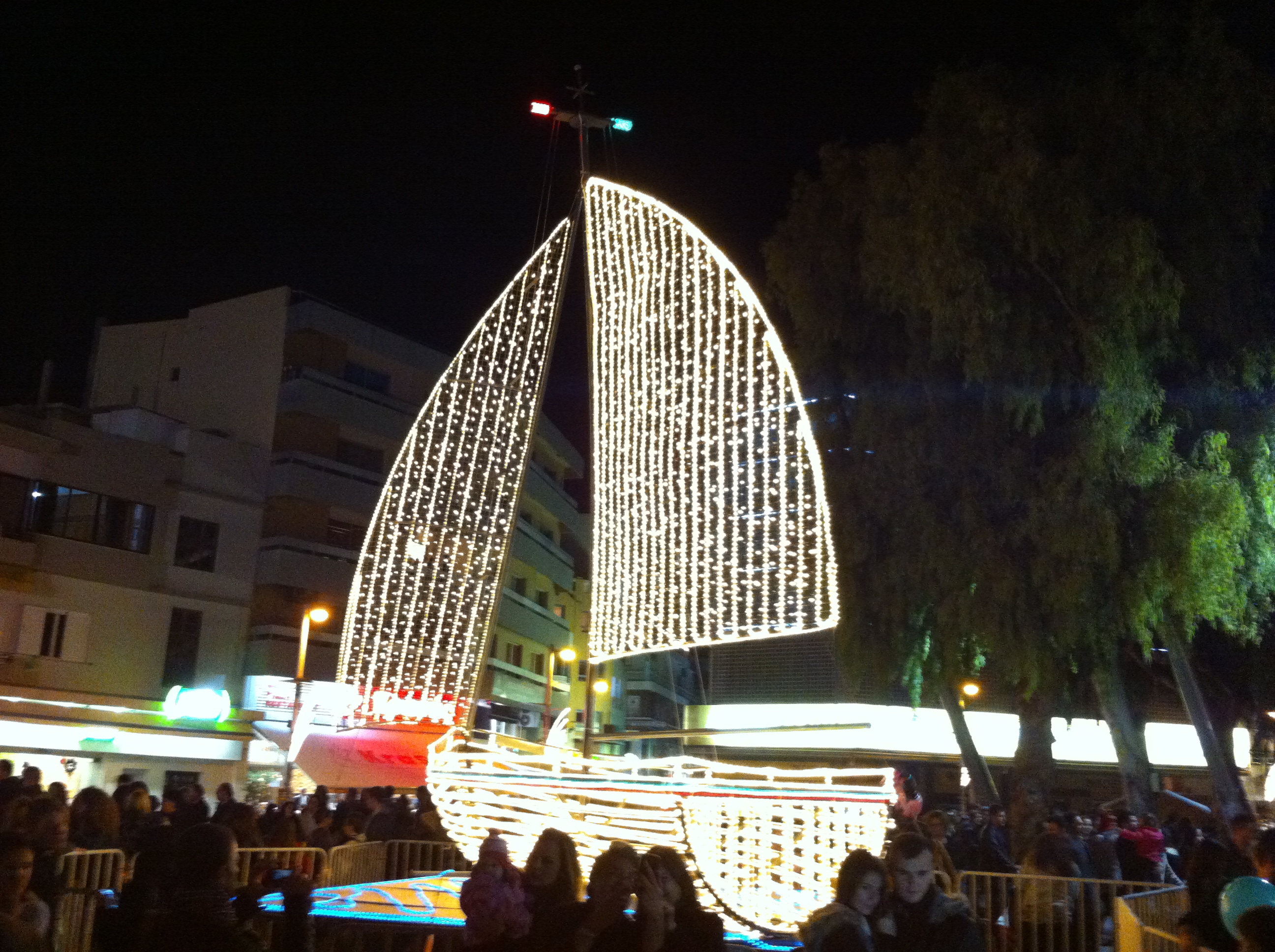 Άνοιξαν οι εορταστικές εκδηλώσεις στο Ηράκλειο (φωτο)