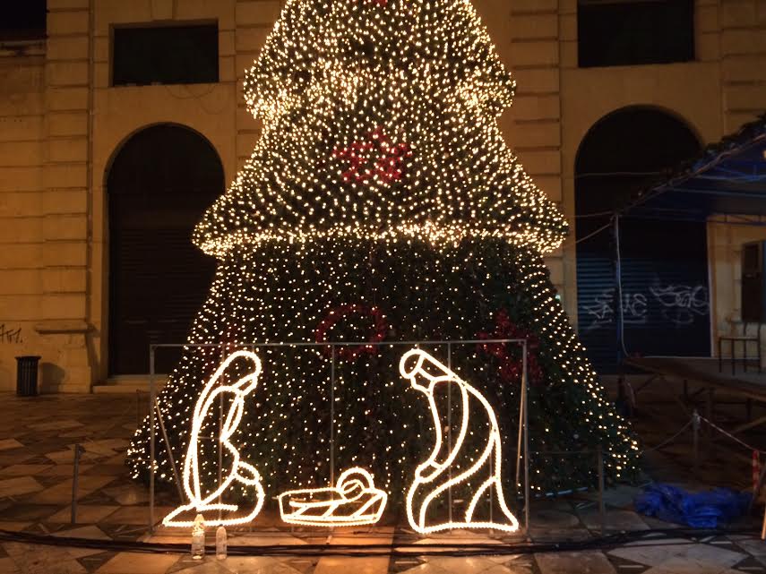 Mελωδίες και μια φάτνη στο Χριστουγεννιάτικο Δέντρο στα Χανιά (φωτο)