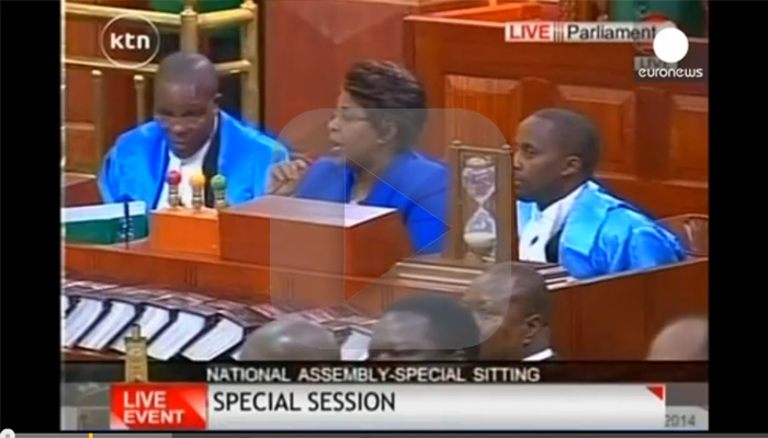 Το απόλυτο χάος στη Βουλή της Κένυας (βίντεο)