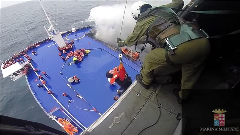 Συνεχίζεται η δραματική επιχείρηση διάσωσης του Norman Atlantic (βίντεο)