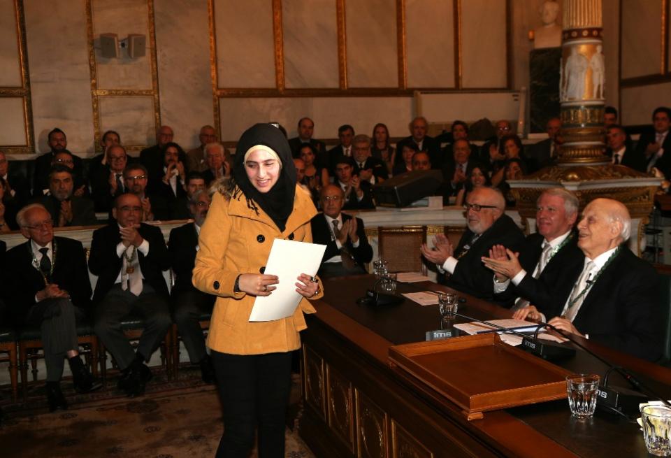 Η Ακαδημία Αθηνών βράβευσε την 19χρονη Doaa Al Zamel