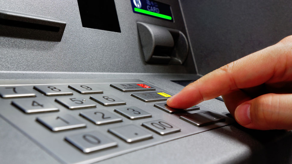 Αποσύρθηκε η πρόταση για φόρο στις αναλήψεις από τα ATM