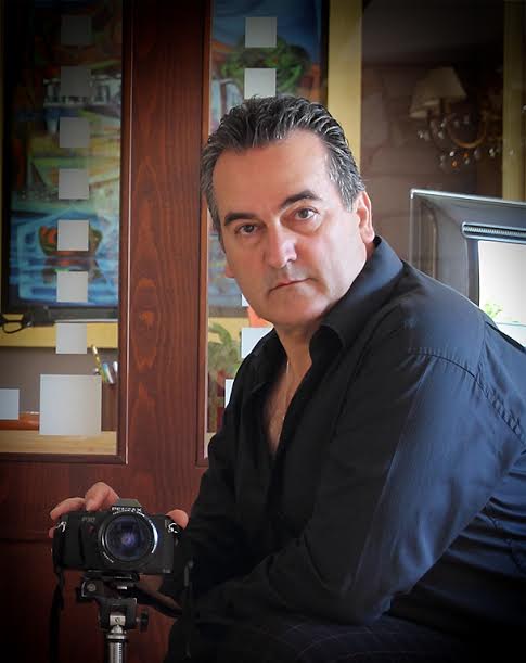 Ο Χανιώτης φωτογράφος και καθηγητής Νίκος Μπασιάς τιμά και πάλι τα Χανιά