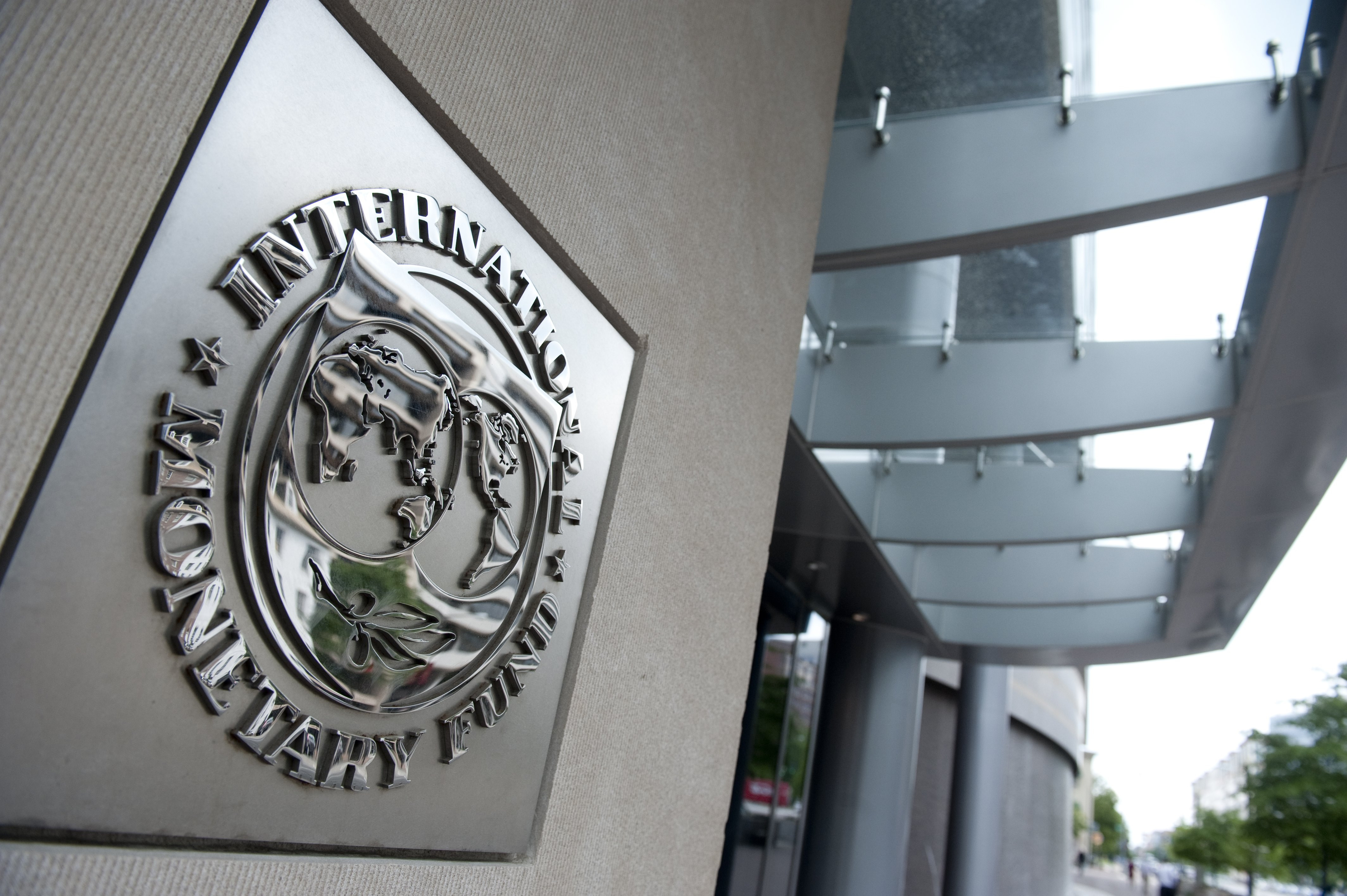 ΔΝΤ: Δέσμευση της ευρωζώνης για αναδιάρθρωση του ελληνικού χρέους