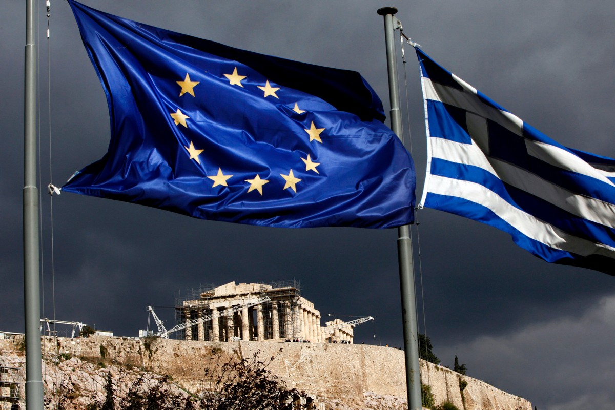 Guardian: Η Ευρώπη δεν μπορεί να αποφύγει τη διαγραφή χρέους της Ελλάδας