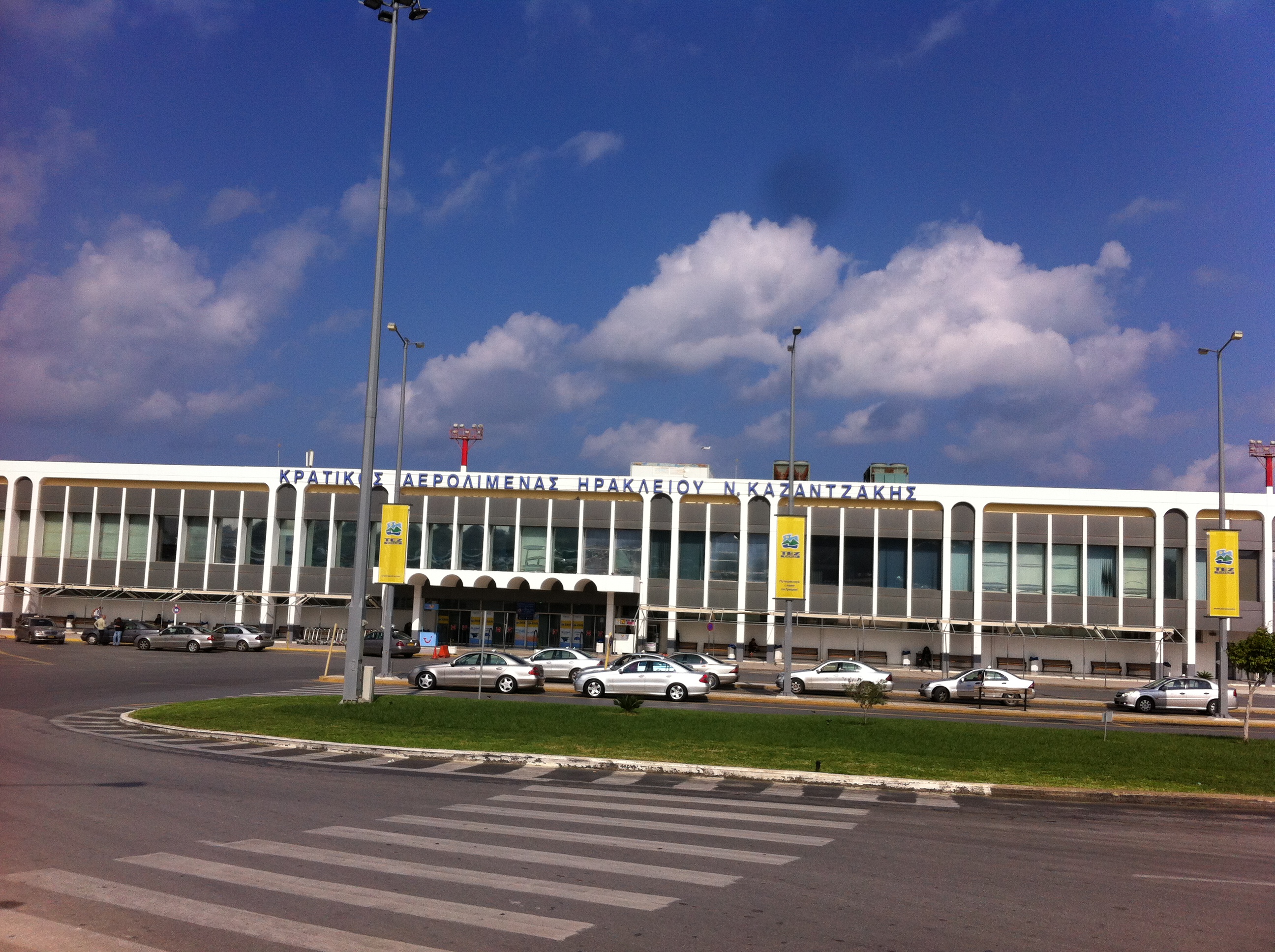 1,15 εκατ. επιβάτες έφτασαν στο “Ν. Καζαντζάκης” τον Ιούλιο του 2015