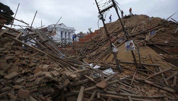 Ξεπέρασαν τους 2.400 οι νεκροί από το φονικό σεισμό στο Νεπάλ