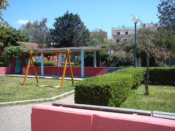 Μικρά παιδιά έβαψαν το πάρκο ειρήνης και φιλίας Χανίων