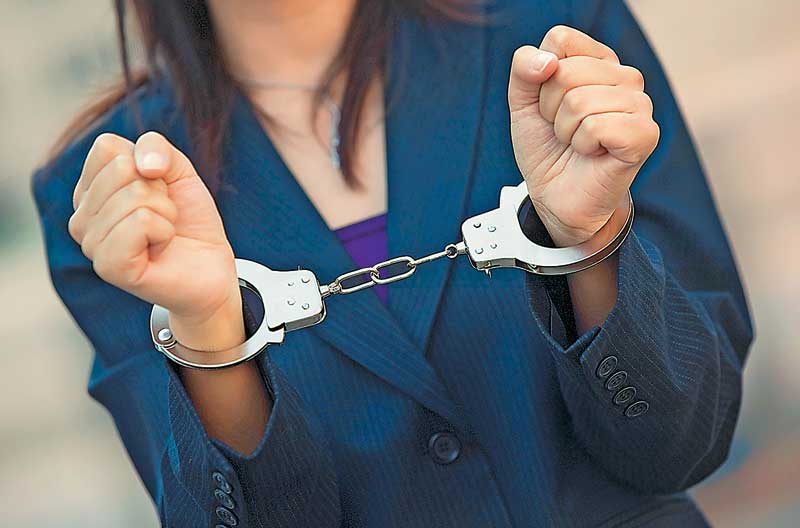 Συνελήφθη 26χρονη για κλοπή και απάτη
