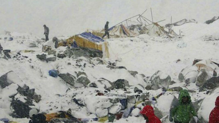 Νεπάλ: Τουλάχιστον 17 νεκροί σε κατασκήνωση στο Έβερεστ