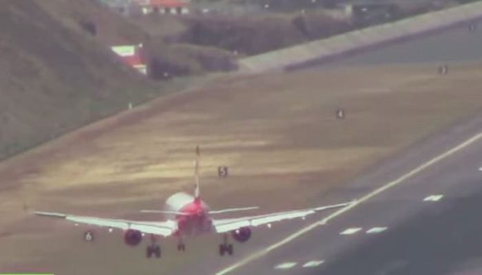 Προσγείωση αεροπλάνου κόβει την ανάσα (βίντεο)