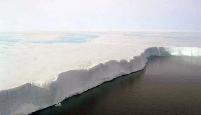 Γιγάντια πλάκα πάγου έτοιμη να καταρρεύσει στην Ανταρκτική