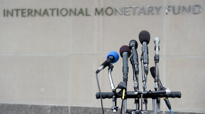 Σε άμεση και άνευ όρων ελάφρυνση του χρέους επιμένει το ΔΝΤ