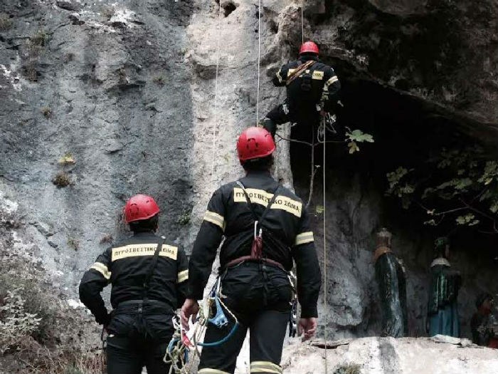 Επιχείρηση διάσωσης 67χρονου που έπεσε σε φαράγγι στην Κρήτη