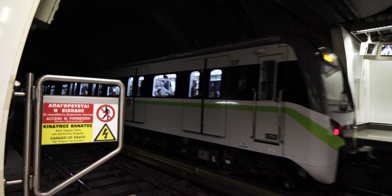 Νεαρός αυτοκτόνησε πέφτοντας στις ράγες του μετρό στην Ακρόπολη
