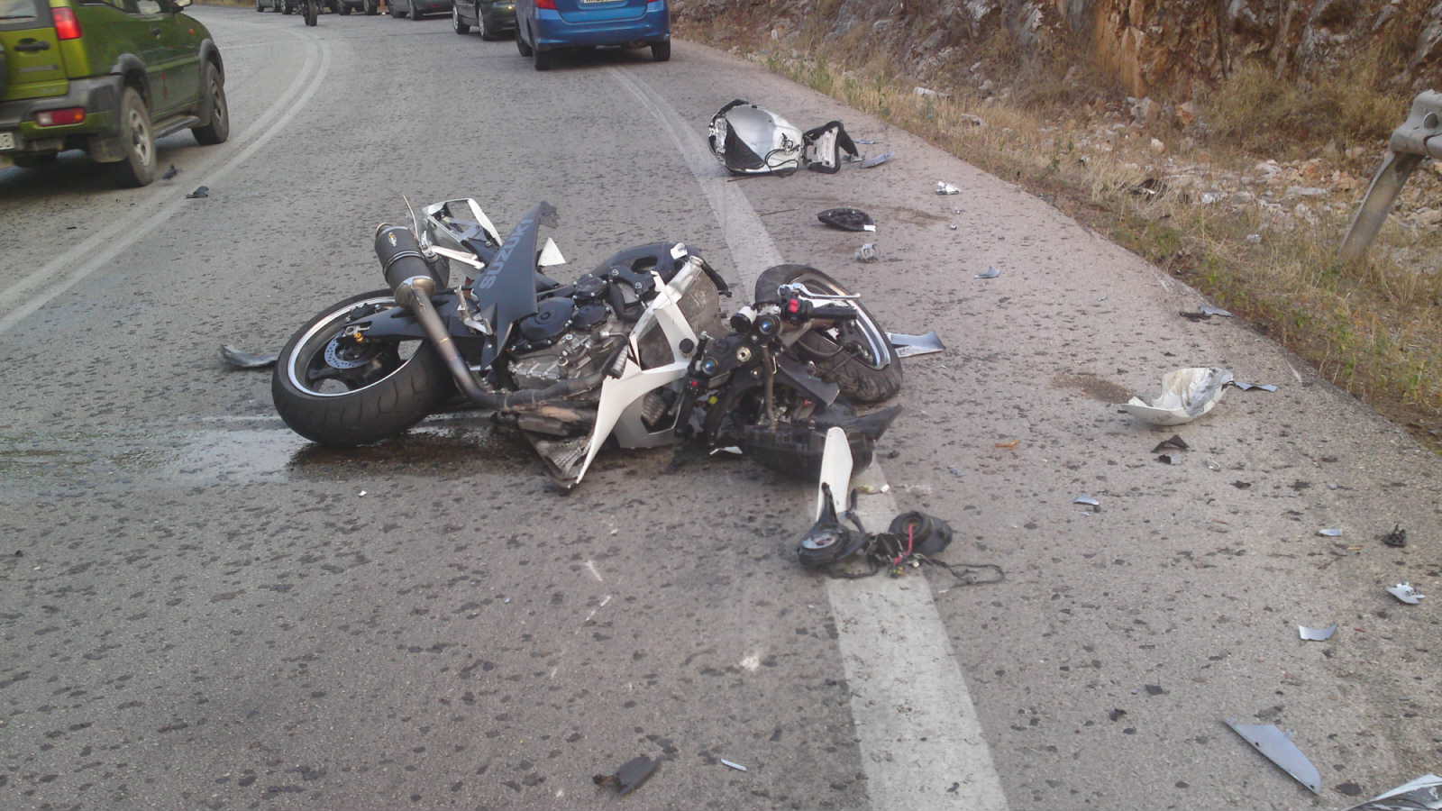Ένας νέος μοτοσικλετιστής νεκρός στην άσφαλτο στην Παλαιόχωρα