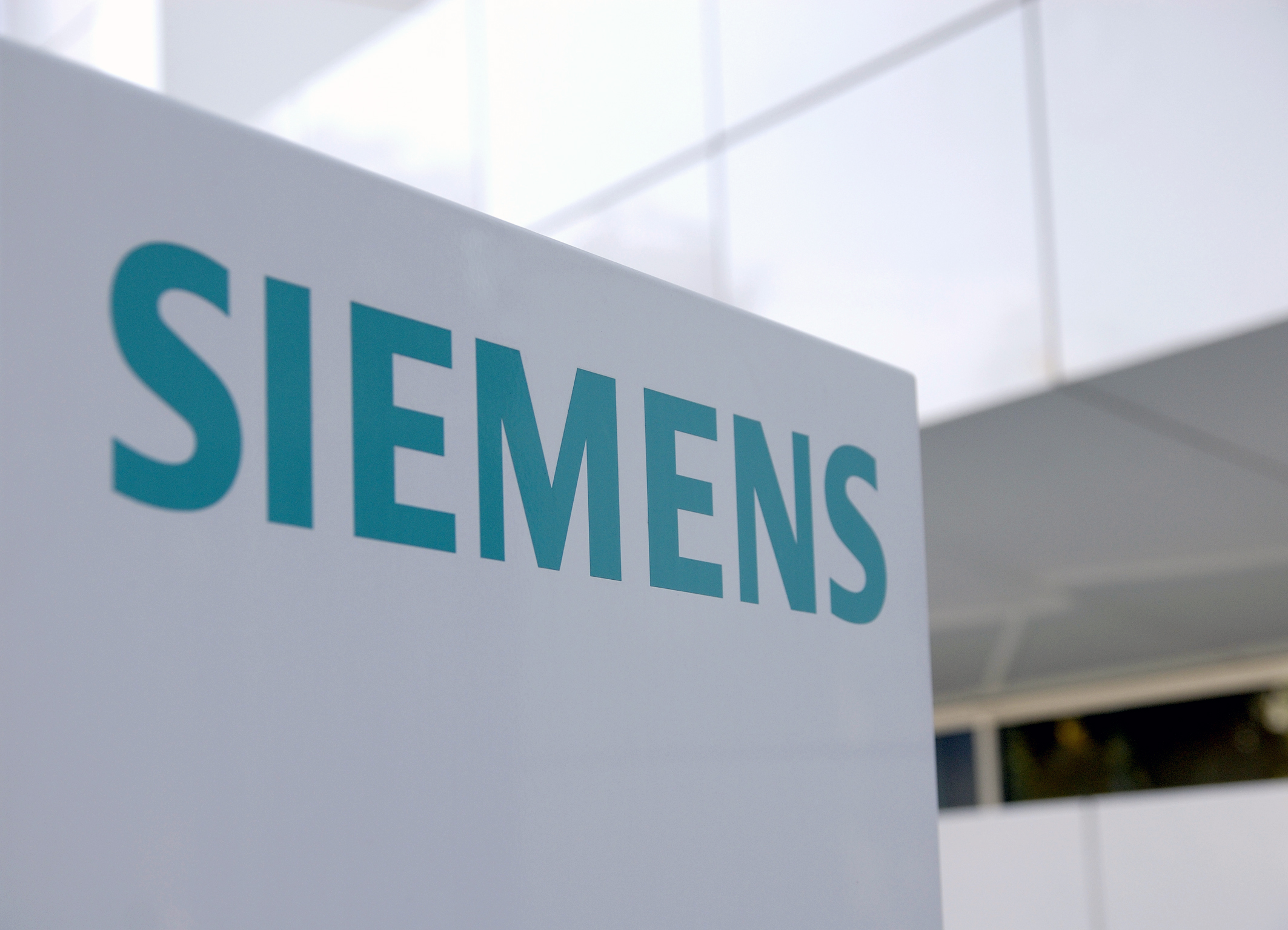 Κατάληψη αντιεξουσιαστών στα γραφεία της Siemens