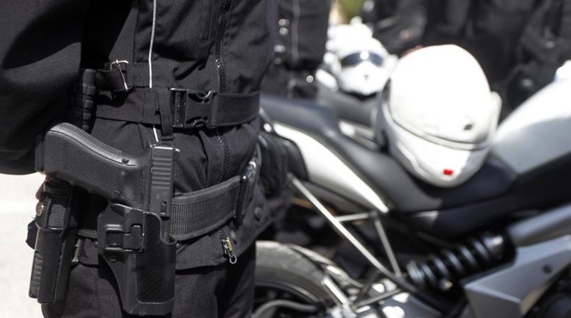 Ένοπλοι που παρίσταναν τους αστυνομικούς «ξάφρισαν» έμπορο ρολογιών