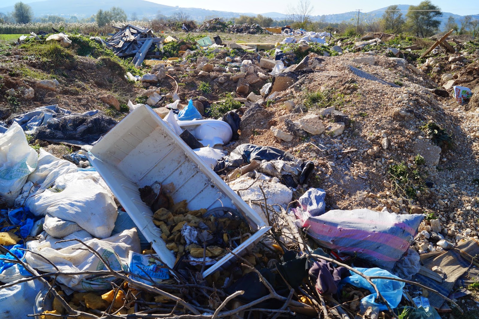 SOS για τις αυτοσχέδιες χωματερές στο δήμο Ηρακλείου