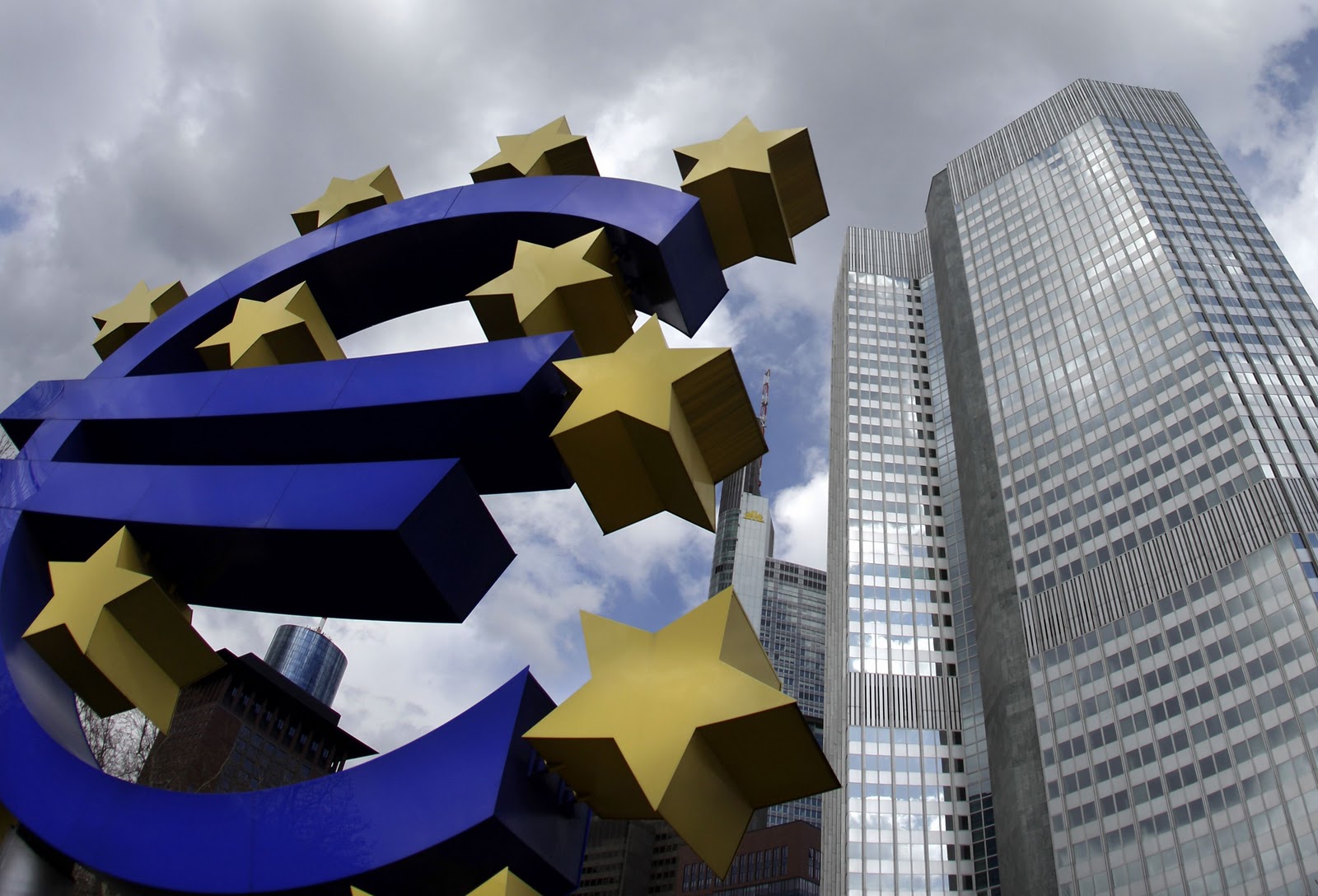 Συνεχίζεται η υποστηρικτική πολιτική από την ΕΚΤ – Το waiver καθυστερεί